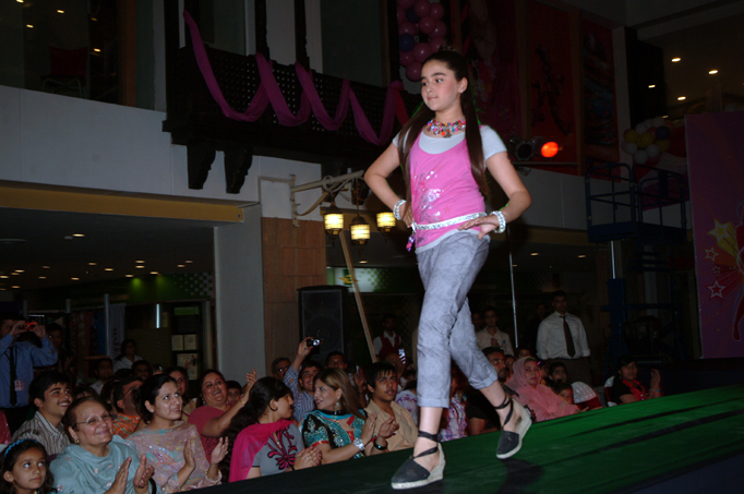 Kids club clothing store Women clothing stores